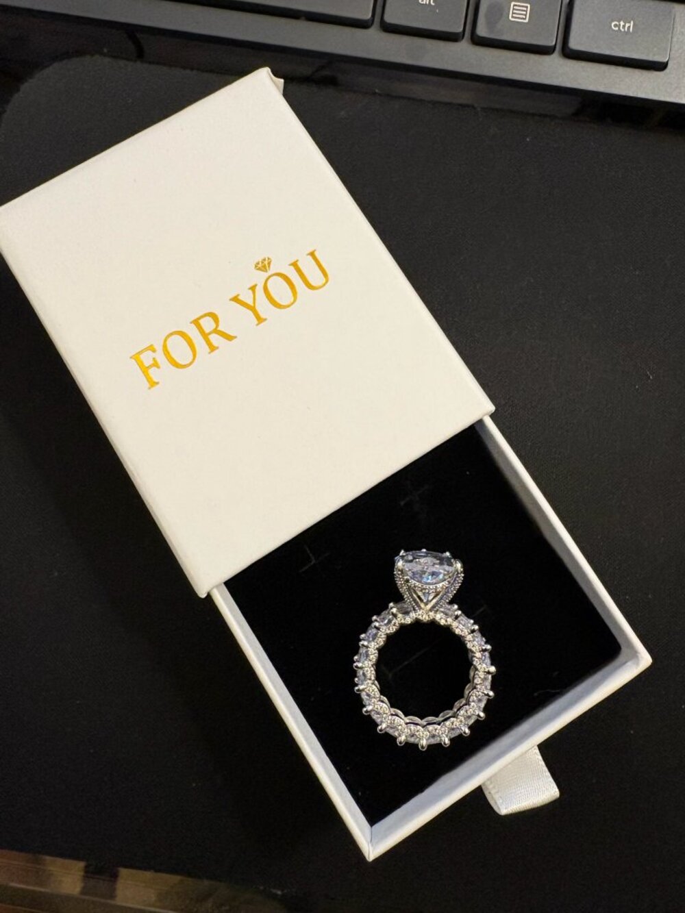 Elegant Promise Ring: Shining Cubic Synthetic Synthetic Zircon
